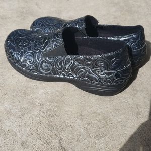 Nursing clogs